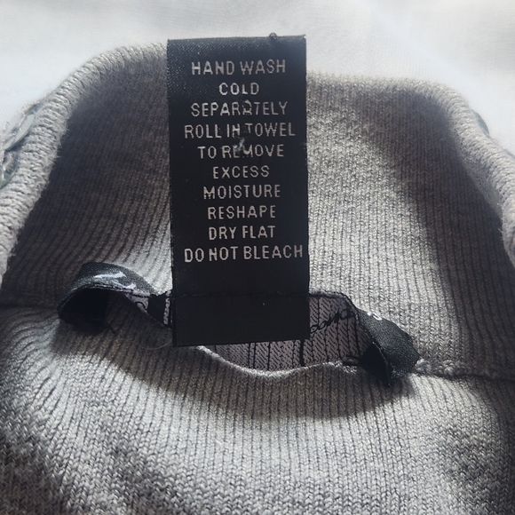 Inc International Concepts Silver Sequin Top size small - Picture 6 of 10